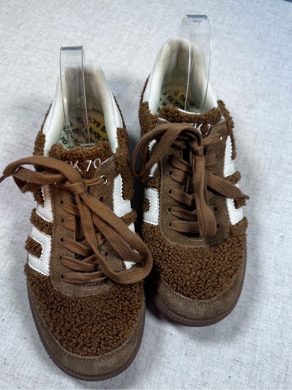 Back70 Teddy Sneakers Size 40